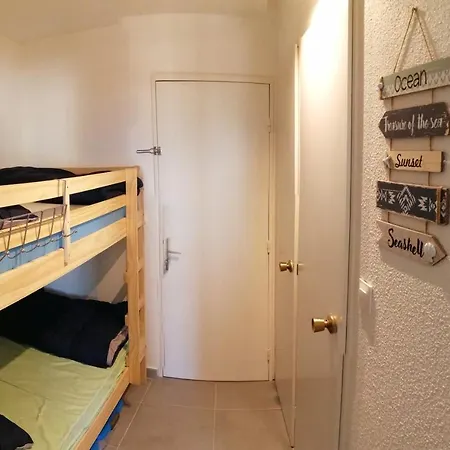Résidence Les Capitelles: Beachfront Oasis With Sea View Balcony *