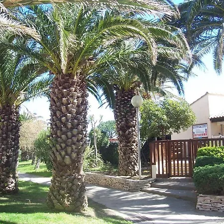 Résidence Les Capitelles: Beachfront Oasis With Sea View Balcony Apartment Saint-Cyprien (Pyrenees-Orientales)