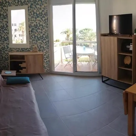 Apartment Résidence Les Capitelles: Beachfront Oasis With Sea View Balcony *