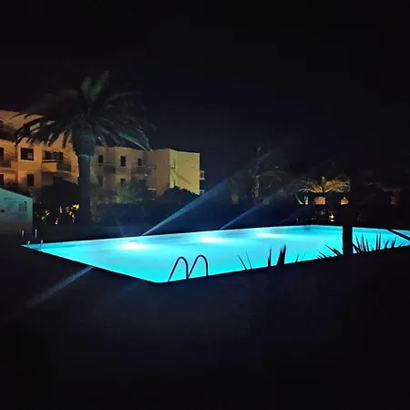 Résidence Les Capitelles: Beachfront Oasis With Sea View Balcony Apartment Saint-Cyprien (Pyrenees-Orientales)